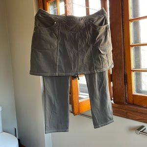 Size L Athleta skirt/cropped leggings combo in olive. Never worn.